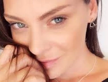 Υβόννα Μπόσνιακ: Το κορίτσι του Αντώνη Ρέμου σε καυτή φωτογράφηση με μαγιό (φώτο)